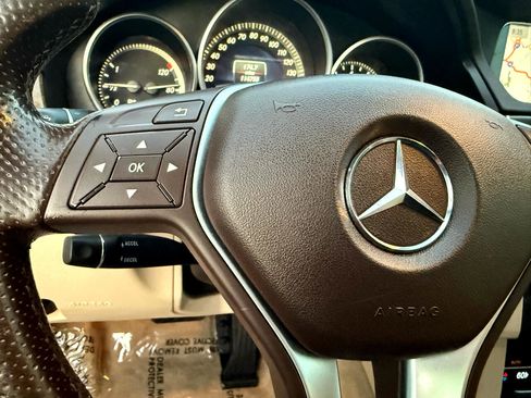 Used 2015 Mercedes-Benz E 350 4MATIC Sedan image 32