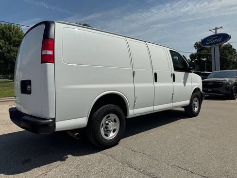 Used 2024 Chevrolet Express 2500 w/ Driver Convenience Package RWD image 5
