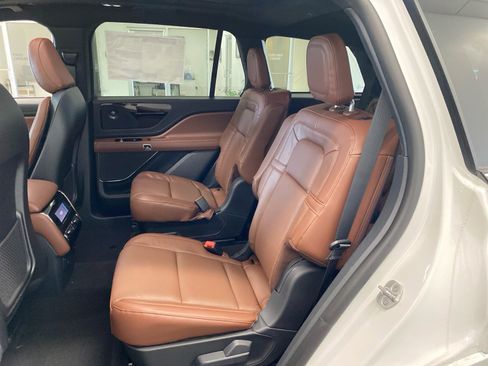 New 2026 Lincoln Aviator Reserve w/ Jet Appearance Package image 9