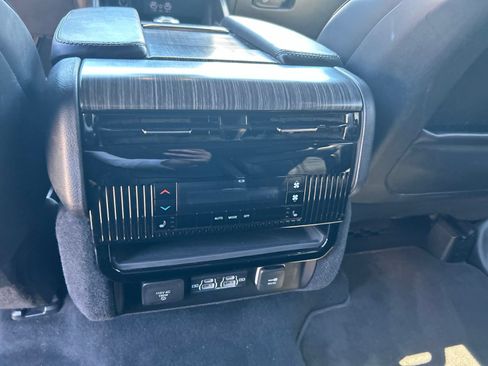 Used 2024 Jeep Wagoneer L Series III w/ Flexible Seating Group AWD/4WD image 20