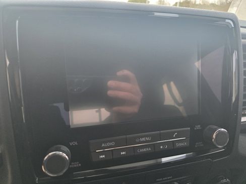 Used 2022 Nissan Frontier SV image 19