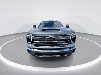 Used 2025 Chevrolet Silverado 2500 LTZ w/ LTZ Plus Package AWD/4WD video 3