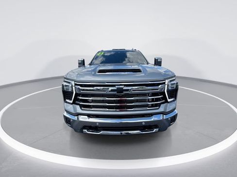 Used 2025 Chevrolet Silverado 2500 LTZ w/ LTZ Plus Package AWD/4WD image 3