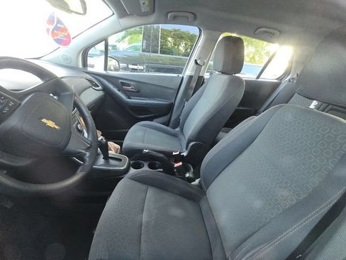 Used 2018 Chevrolet Trax LS FWD image 5