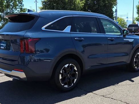 Used 2024 Kia Sorento S w/ Panoramic Sunroof Package FWD image 8