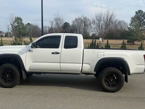 Used 2019 Toyota Tacoma SR w/ SX Package image 4