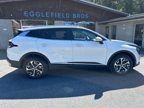 Used 2025 Kia Sportage EX AWD/4WD image 4