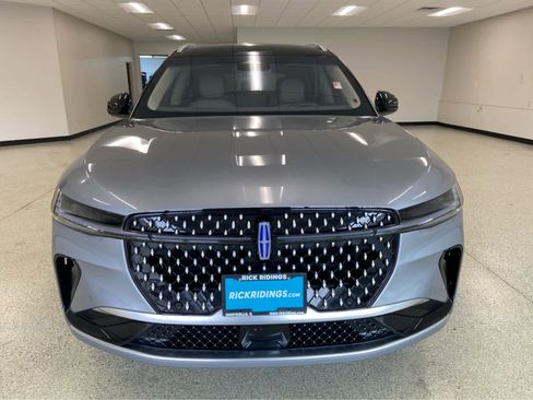 Used 2024 Lincoln Nautilus Reserve image 2