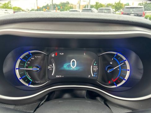 Used 2023 Chrysler Pacifica Touring-L FWD image 15