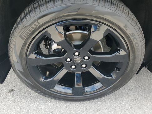 Used 2024 Ford Explorer ST-Line w/ Class IV Trailer Tow Package image 9