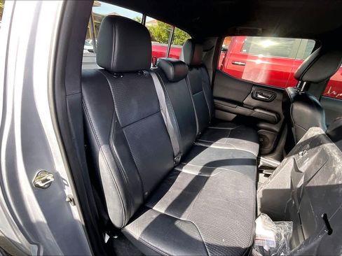 Used 2020 Toyota Tacoma TRD Sport image 25