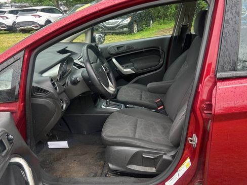 Used 2013 Ford Fiesta SE FWD image 3
