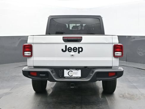 Used 2022 Jeep Gladiator Sport AWD/4WD image 5