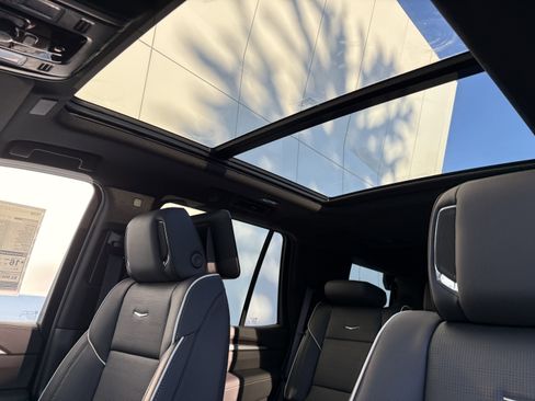 New 2026 Cadillac Escalade Luxury image 18