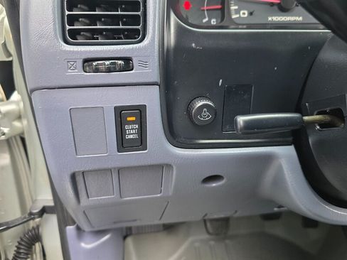 Used 1999 Toyota 4Runner SR5 AWD/4WD image 36