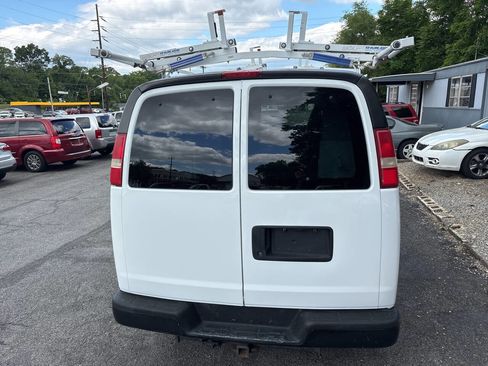 Used 2010 Chevrolet Express 3500 RWD image 9