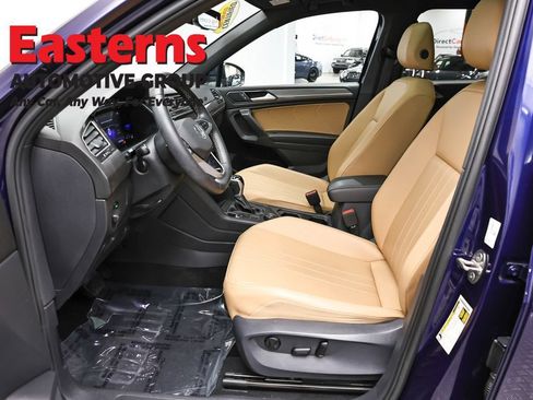 Used 2022 Volkswagen Tiguan SE w/ Panoramic Sunroof Package AWD/4WD image 14
