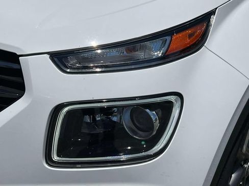 Used 2025 Hyundai Venue Limited FWD image 14