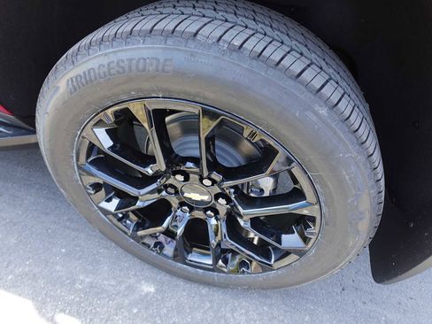 New 2026 Chevrolet Suburban LS image 32