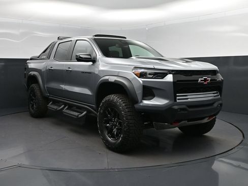 New 2026 Chevrolet Colorado ZR2 w/ Midnight Edition AWD/4WD image 9