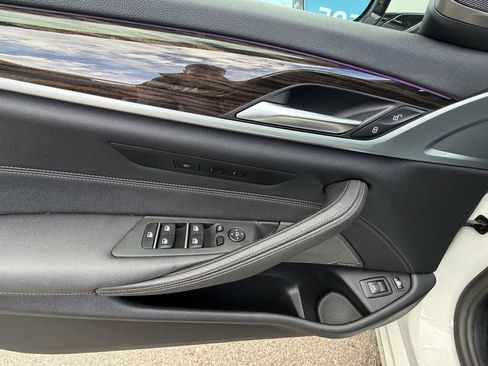 Used 2023 BMW 530e xDrive image 19