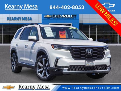 Used 2023 Honda Pilot Touring image 1