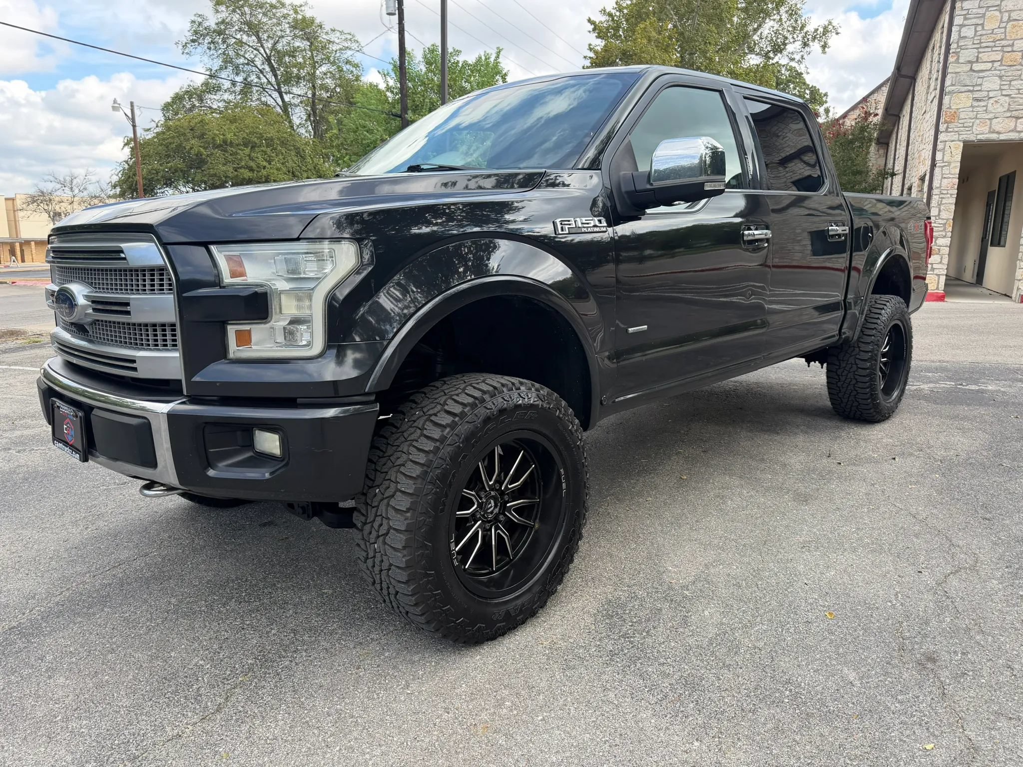 Used 2015 Ford F150 Platinum w/ Equipment Group 701A Luxury AWD/4WD image 1