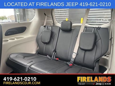 Used 2020 Chrysler Pacifica Limited image 6