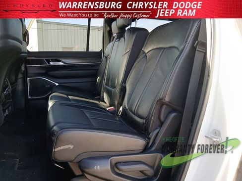 Used 2024 Jeep Wagoneer L Series II w/ Flexible Seating Group image 13