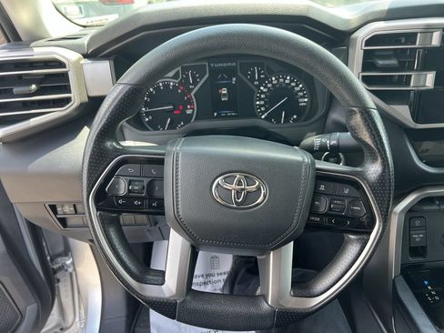 Used 2022 Toyota Tundra SR5 w/ SR5 Convenience Package AWD/4WD image 18