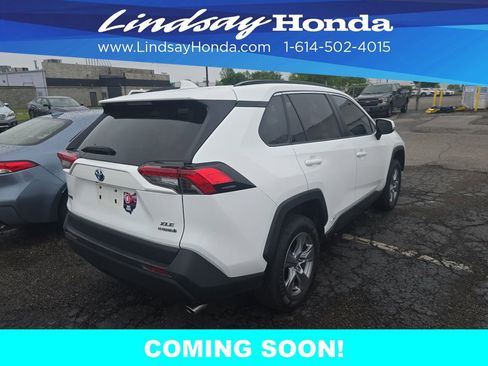 Used 2022 Toyota RAV4 XLE AWD/4WD image 2