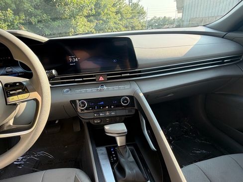 Used 2024 Hyundai Elantra SEL FWD image 35