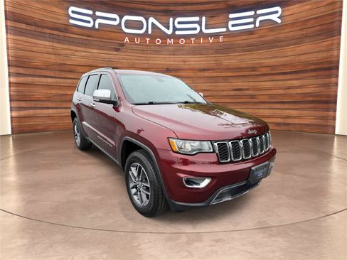 Used 2017 Jeep Grand Cherokee Limited AWD/4WD image 9
