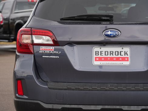 Used 2017 Subaru Outback 2.5i Premium image 10