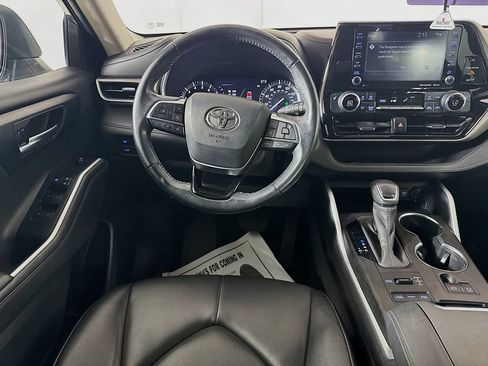 Used 2020 Toyota Highlander XLE AWD/4WD image 26