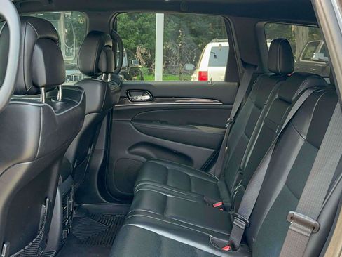 Used 2019 Jeep Grand Cherokee Overland AWD/4WD image 10