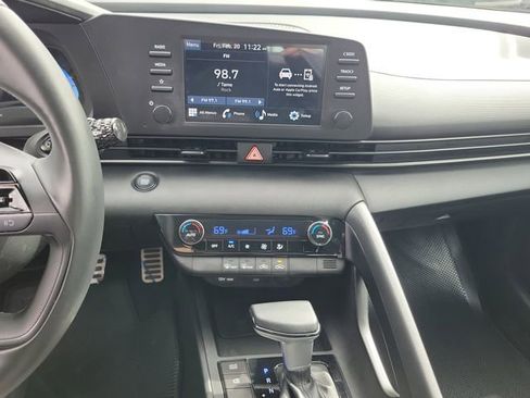 Certified 2025 Hyundai Elantra Sport image 13