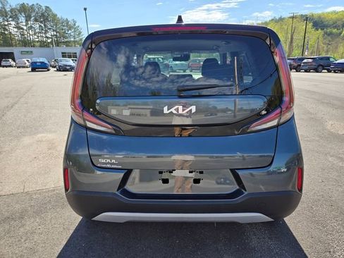 Used 2025 Kia Soul LX w/ LX Technology Package FWD image 7