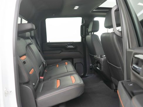 Used 2024 GMC Sierra 2500 AT4 w/ AT4 Preferred Package AWD/4WD image 13