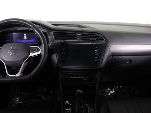 Used 2023 Volkswagen Tiguan SE w/ Panoramic Sunroof Package image 46