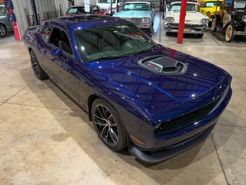 Used 2017 Dodge Challenger R/T Scat Pack RWD image 14