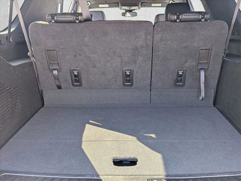 Used 2024 Chevrolet Suburban LT image 6