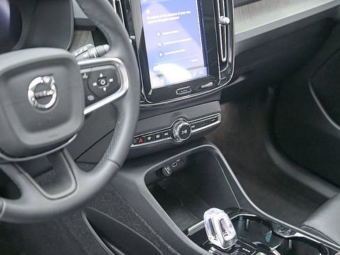 Certified 2024 Volvo XC40 B5 Ultimate w/ Climate Package AWD/4WD image 15