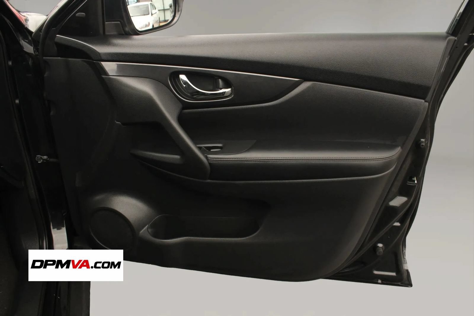 Used 2018 Nissan Rogue S AWD/4WD image 25