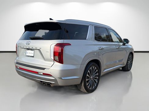 Used 2024 Hyundai Palisade Calligraphy image 3