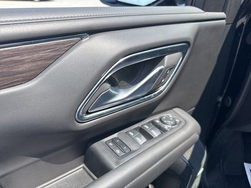 Certified 2024 Chevrolet Suburban Z71 w/ Luxury Package image 12