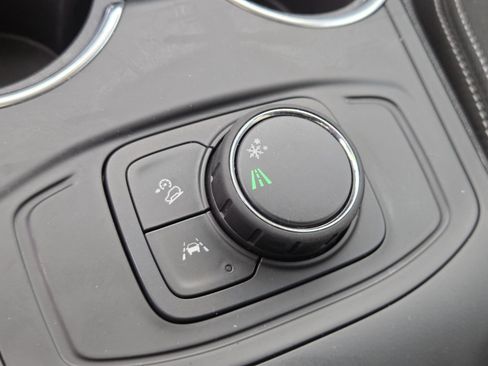 Used 2024 GMC Terrain SLE image 24