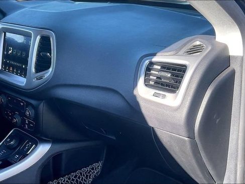 Used 2018 Jeep Compass Latitude w/ Popular Equipment Group AWD/4WD image 16