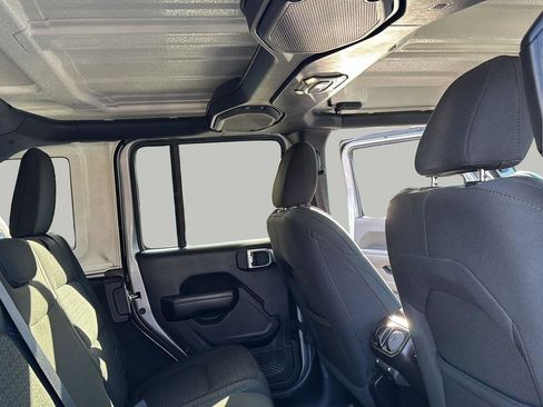 Used 2021 Jeep Wrangler Unlimited Islander image 33