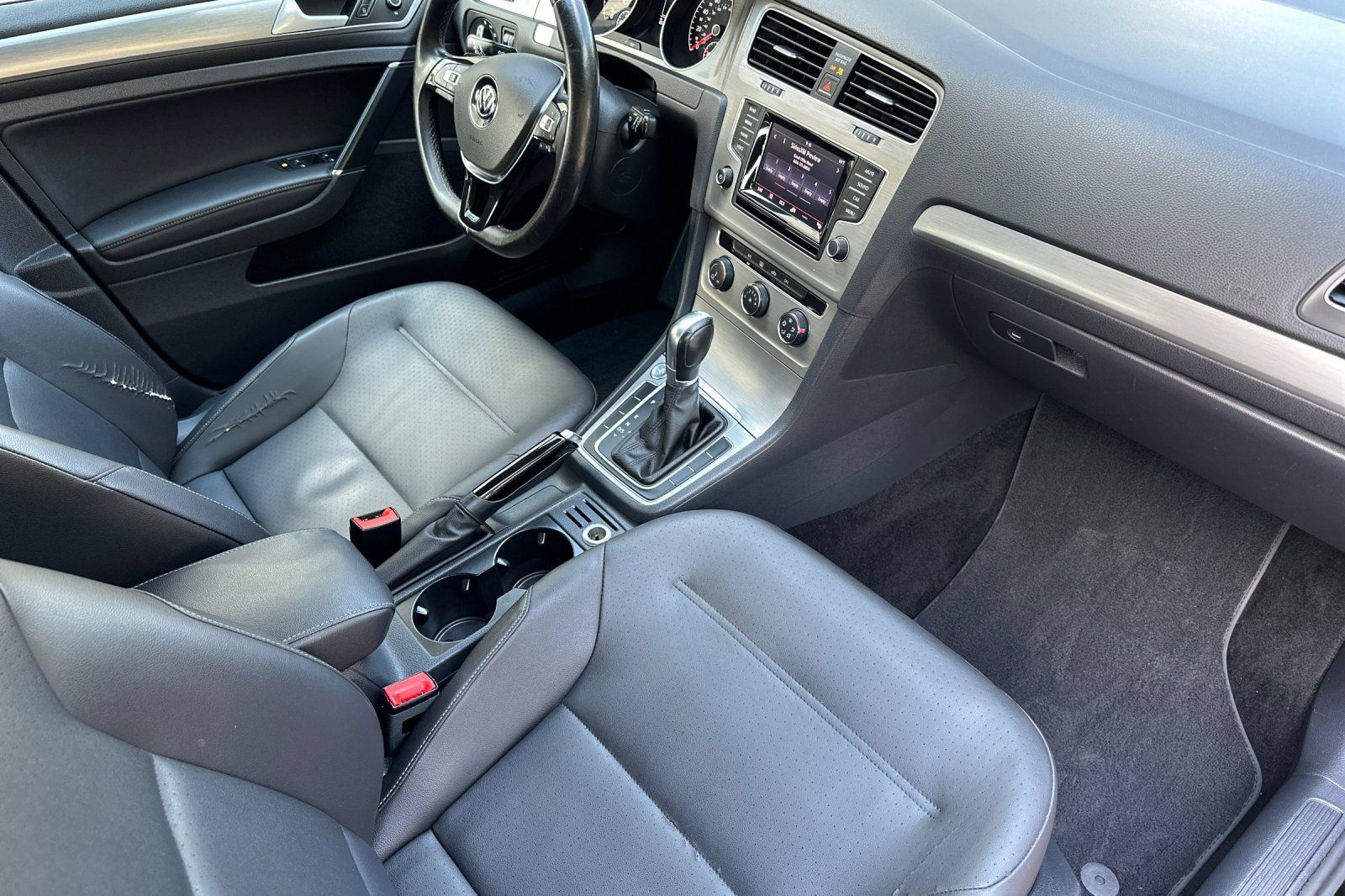 Used 2015 Volkswagen Golf TDI S FWD image 16